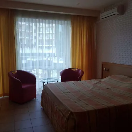 Miramar Palace - Center *